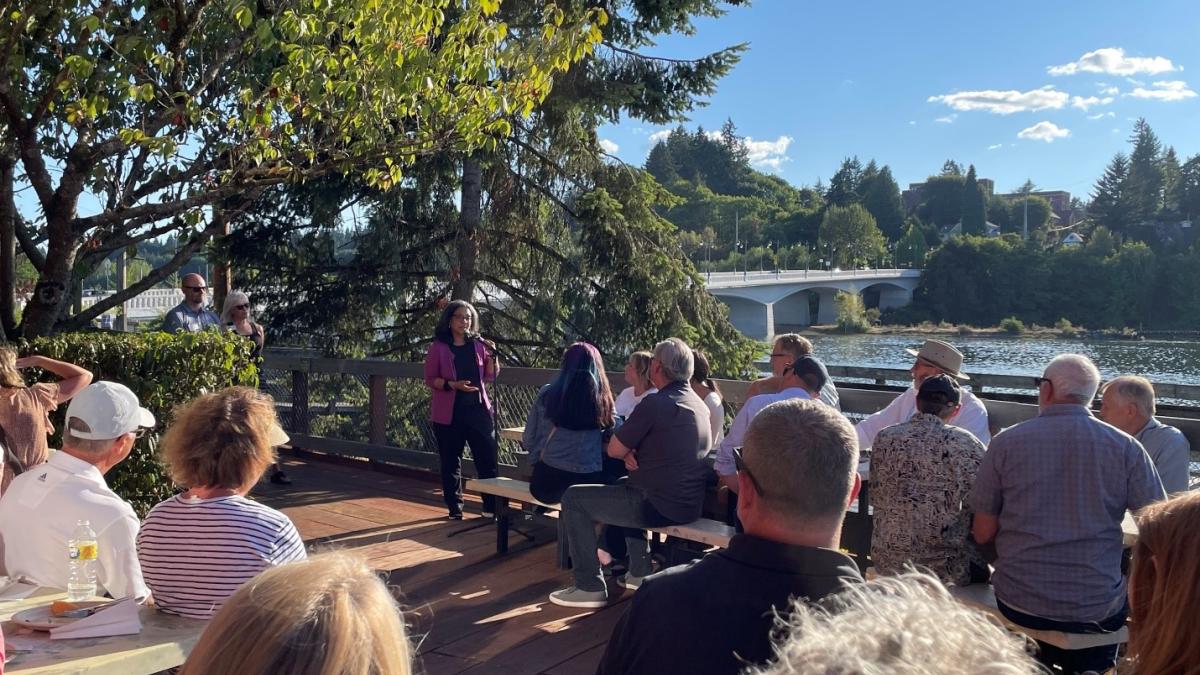 Congresswoman an Olympia BBQ